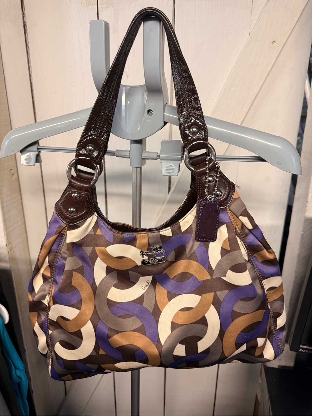 Coach bag. 3 way opening. Zipper in middle. Pockets to organize inside. Like New